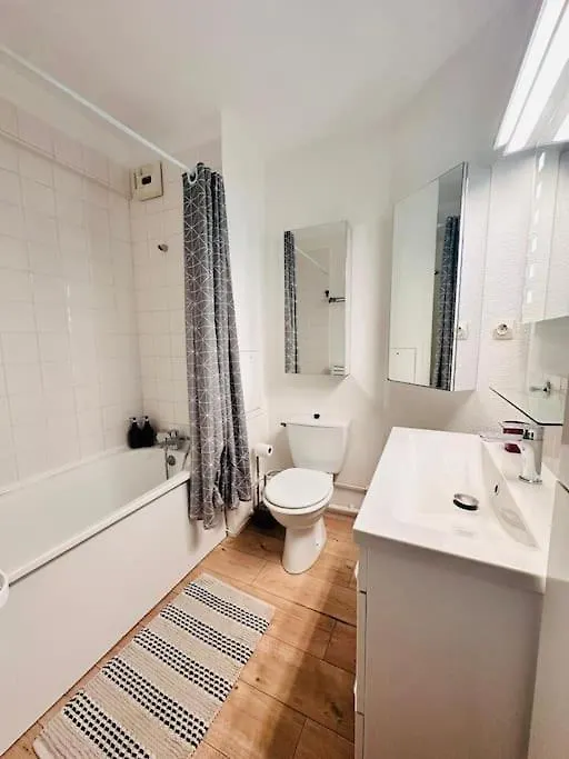 Appartement Douillet Et Confortable Caluire-et-Cuire Apartman